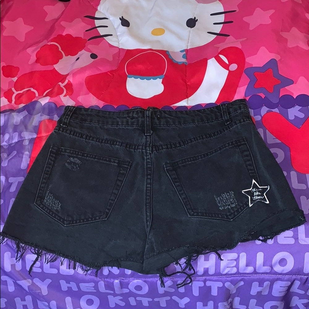 FOREVER21 Black denim shorts sized 27(M) 🖤❤️💛 - Picture 2 of 6